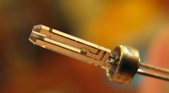 32.768KHz晶振的作用与RTC时钟信号源的工作原理 32.768KHz晶振的作用与RTC时钟信号源的工作原理